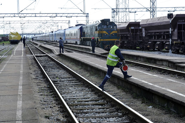 ЖЕЛЕЗНИЦЕ СРБИЈА УПОЗОРАВАЈУ: Опрез, контактна мрежа изнад нове пруге са напоном од 25.000 волти